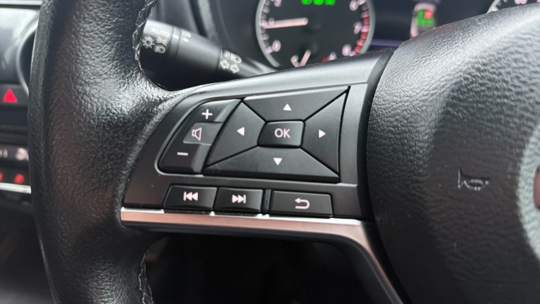 Nissan Juke 1.0 DiG-T 114 N-Connecta 5dr Petrol Hatchback